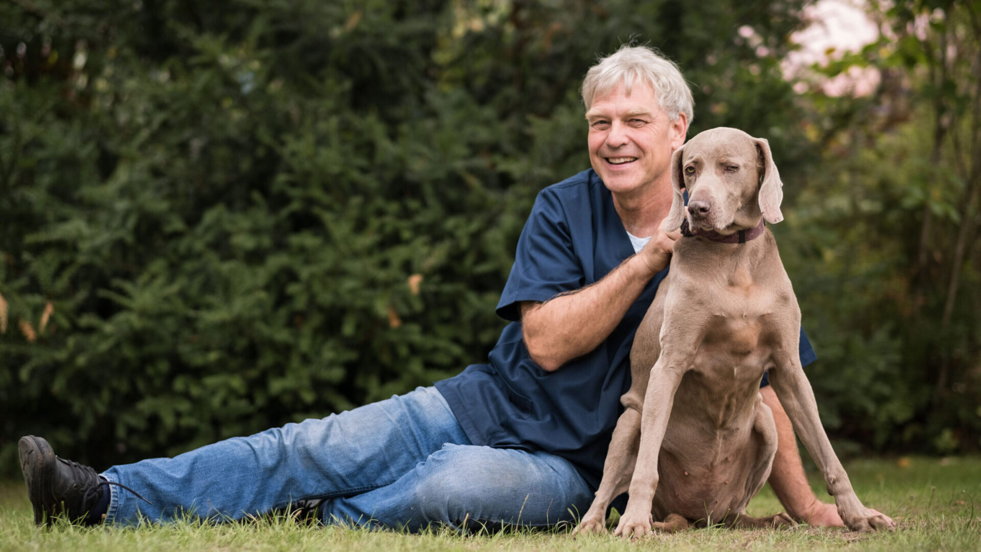 Jochen Grusdt mit Hund Kleintierpraxis Kronshagen - Tierazt Kiel (ehm. Jochen Grusdt)
